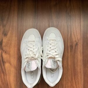 New Balance snickers